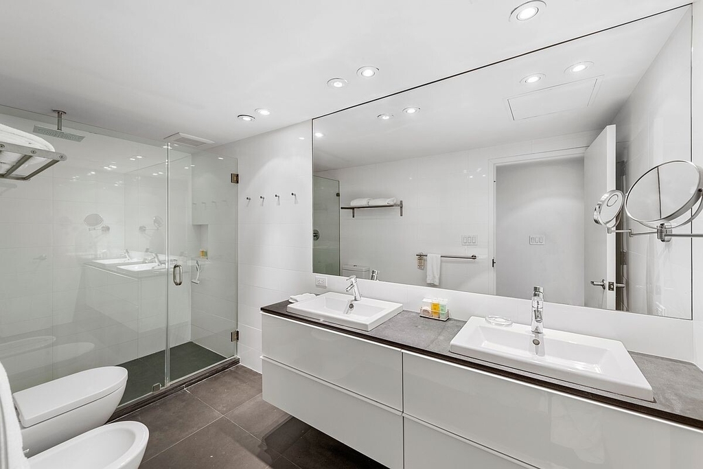 111 E 56th Street - Photo 13