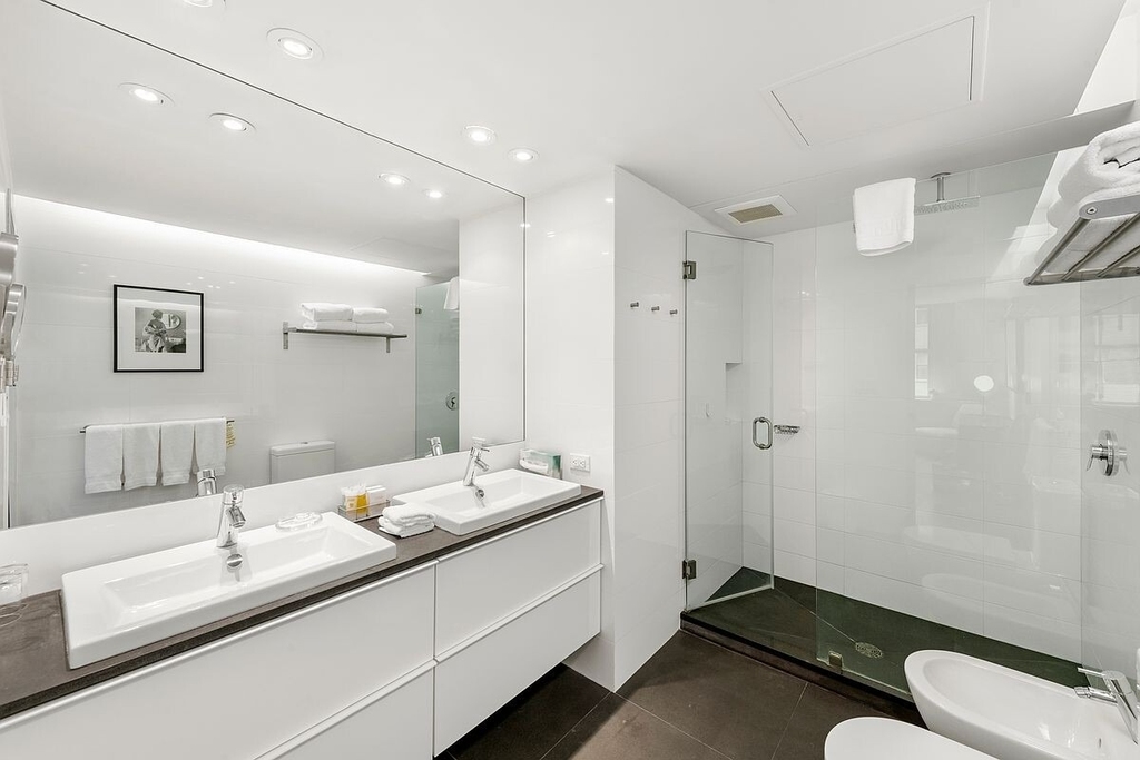 111 E 56th Street - Photo 7
