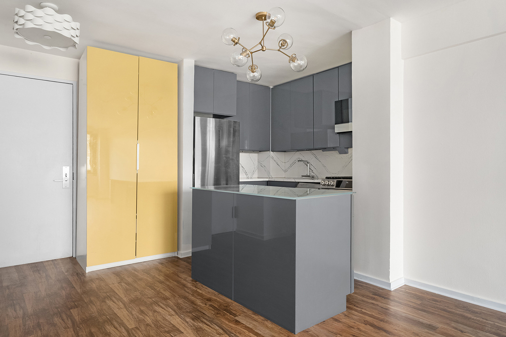 420 E 64th Street - Photo 3