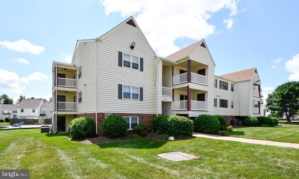 102 Chesterfield Lane - Photo 2