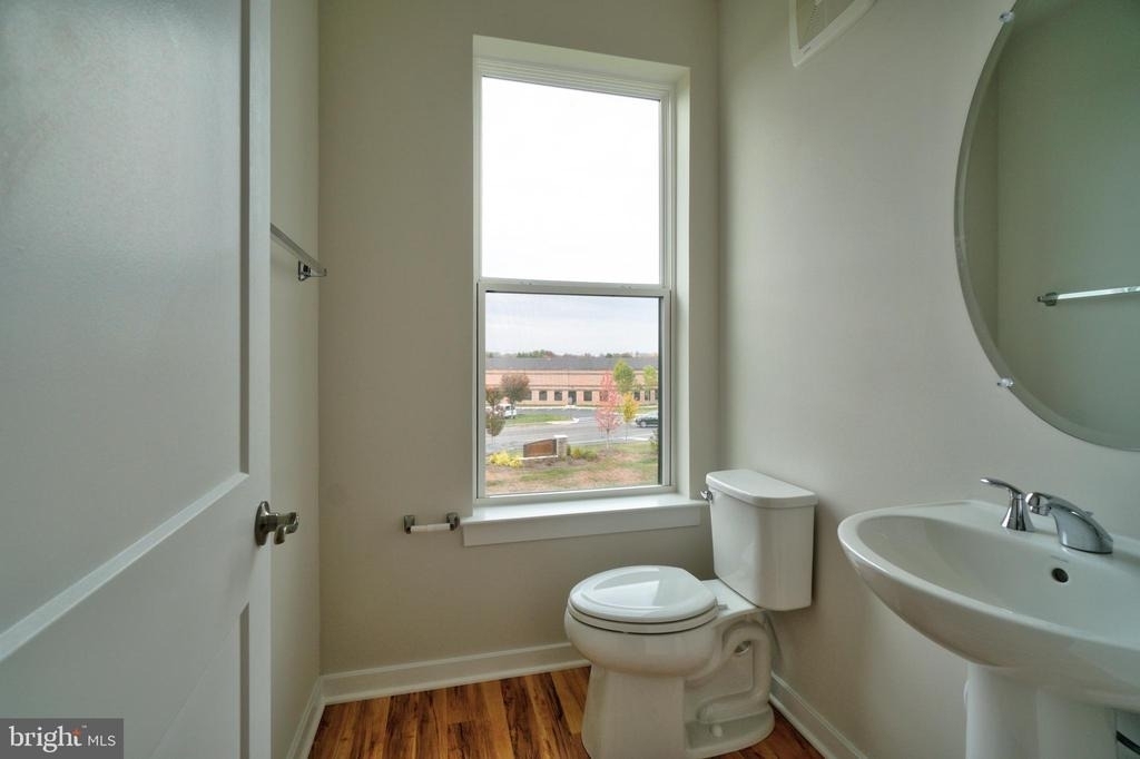 20285 Newfoundland Square - Photo 18
