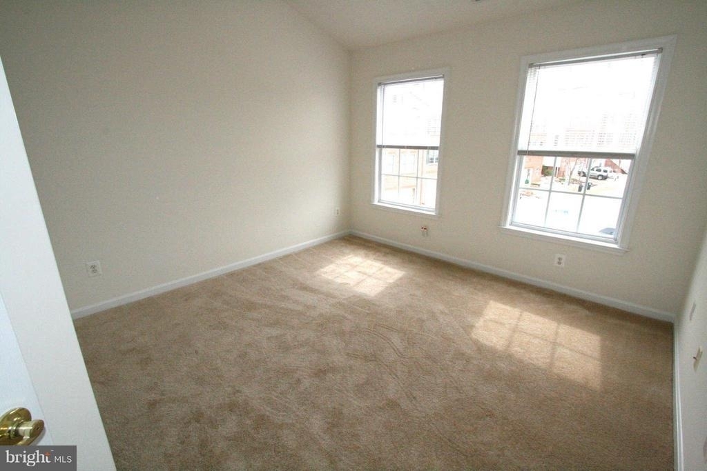 46164 Aisquith Terrace - Photo 12