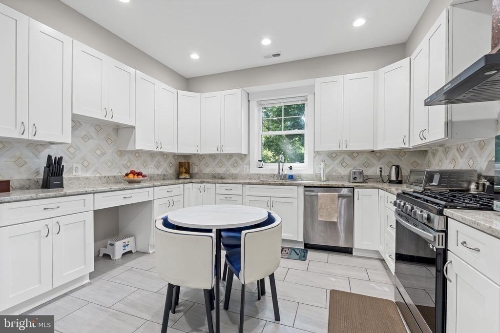 3925 Ashwood Place - Photo 18