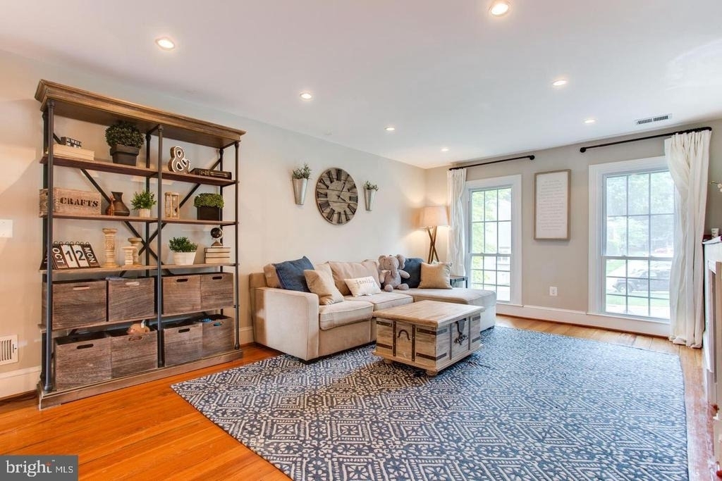 5407 Helm Court - Photo 3
