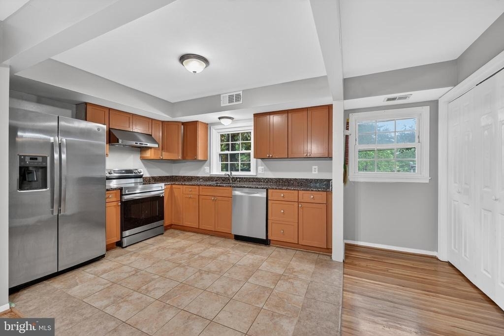 7601 Tiverton Drive - Photo 7