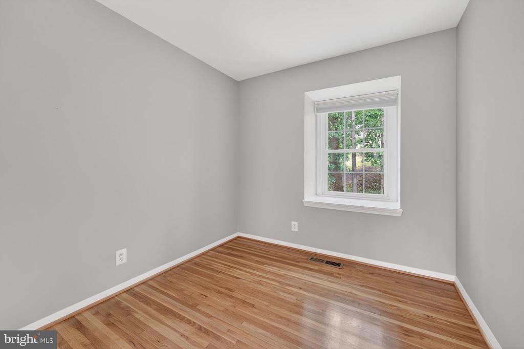 7601 Tiverton Drive - Photo 8