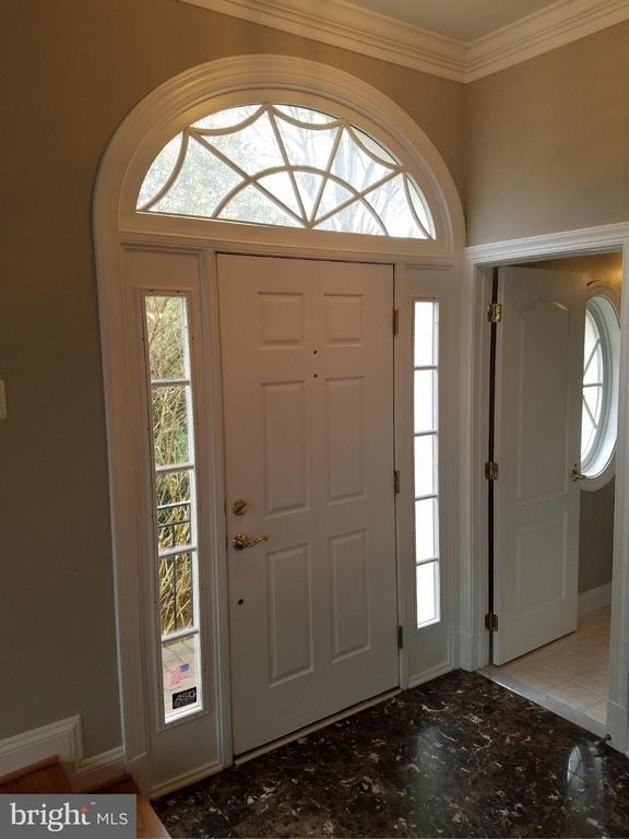 1619 Seneca Avenue - Photo 2