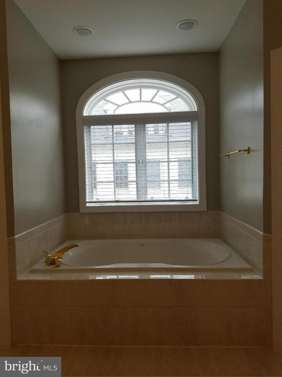 1619 Seneca Avenue - Photo 23