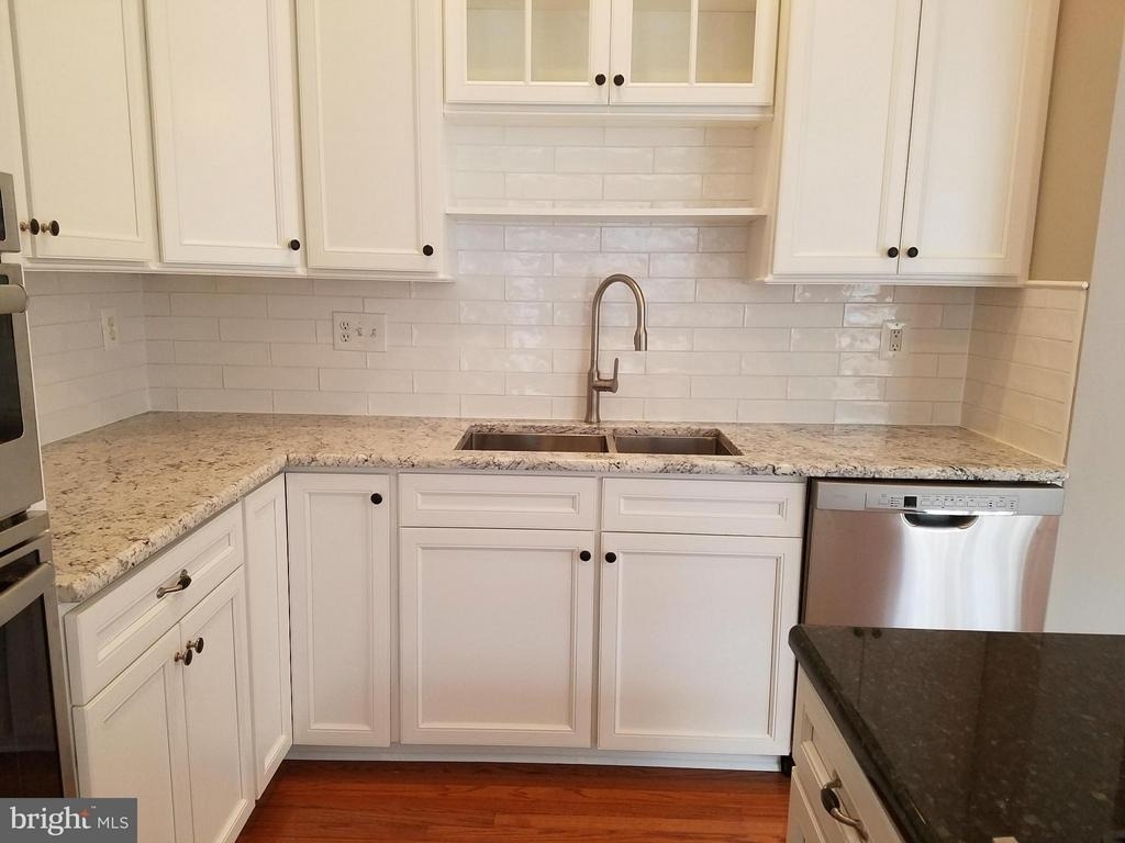 1619 Seneca Avenue - Photo 7