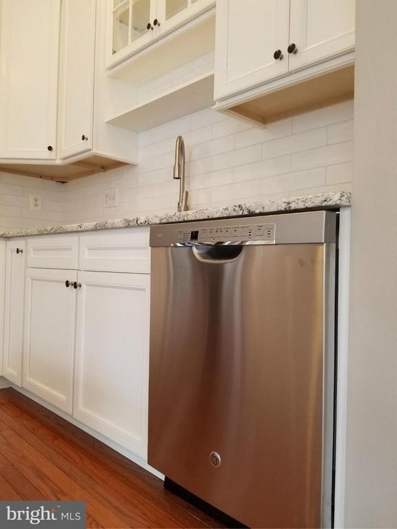 1619 Seneca Avenue - Photo 14