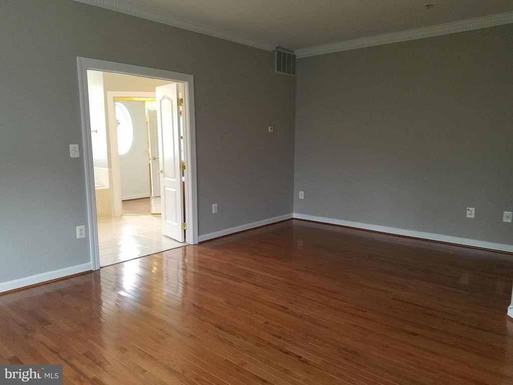 1619 Seneca Avenue - Photo 24