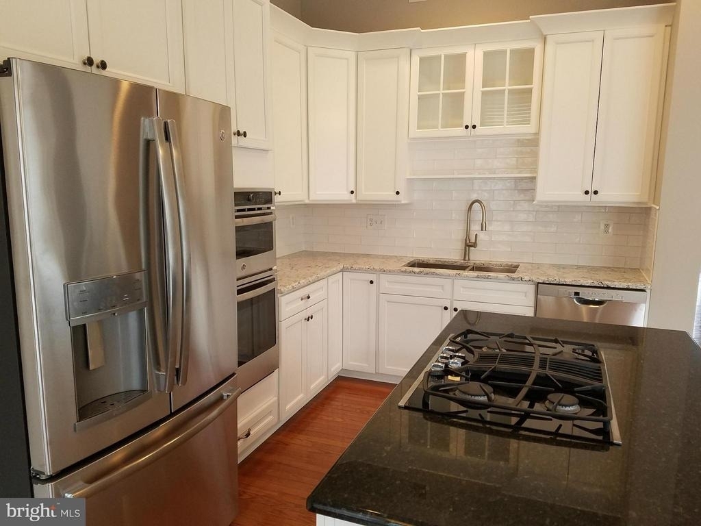 1619 Seneca Avenue - Photo 6