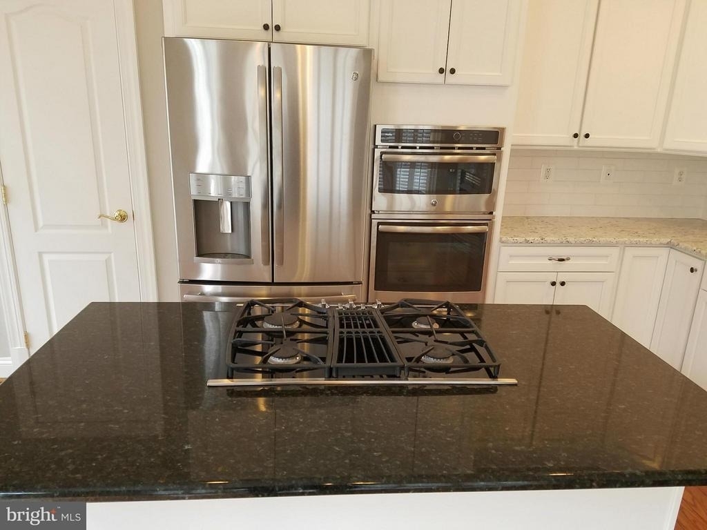 1619 Seneca Avenue - Photo 5