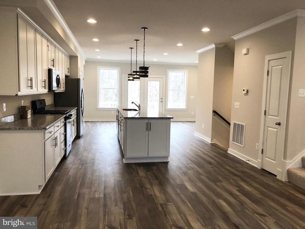 277 Willis St - Photo 3