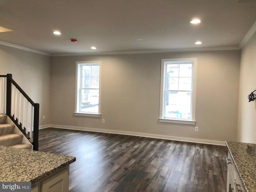 277 Willis St - Photo 9