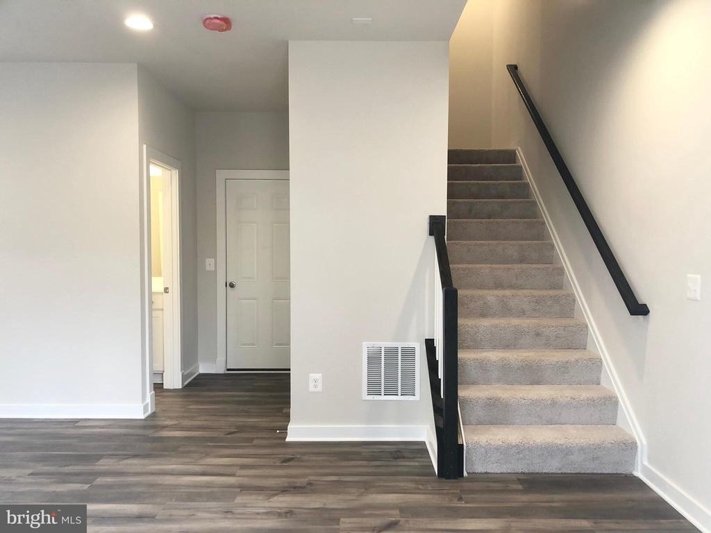 277 Willis St - Photo 8