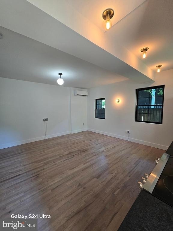 1401 Charles Street - Photo 4