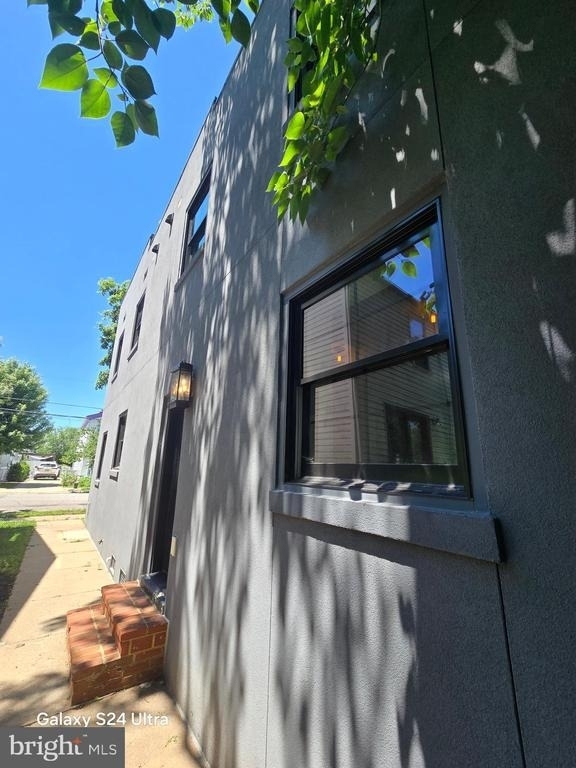 1401 Charles Street - Photo 2