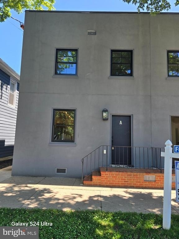 1401 Charles Street - Photo 1