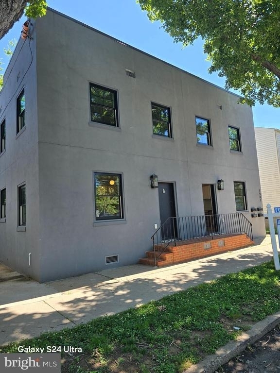 1401 Charles Street - Photo 0