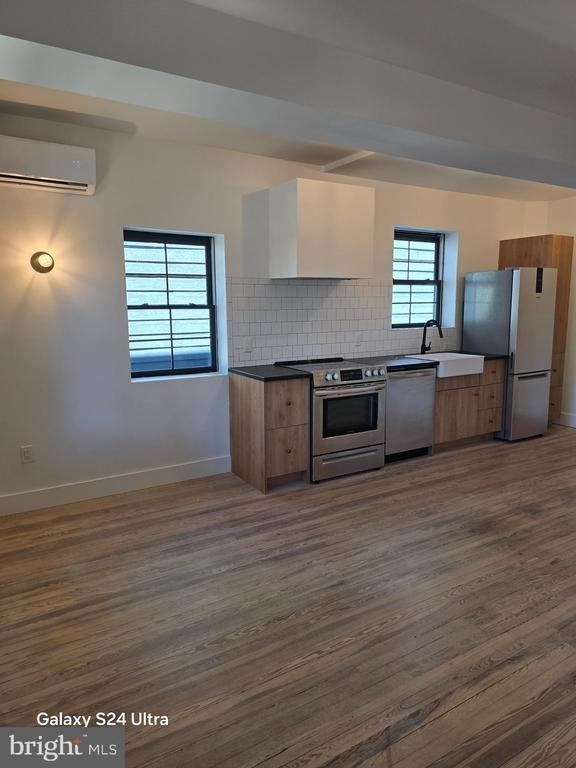 1401 Charles Street - Photo 2