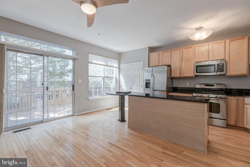 5140 Donovan Drive - Photo 2