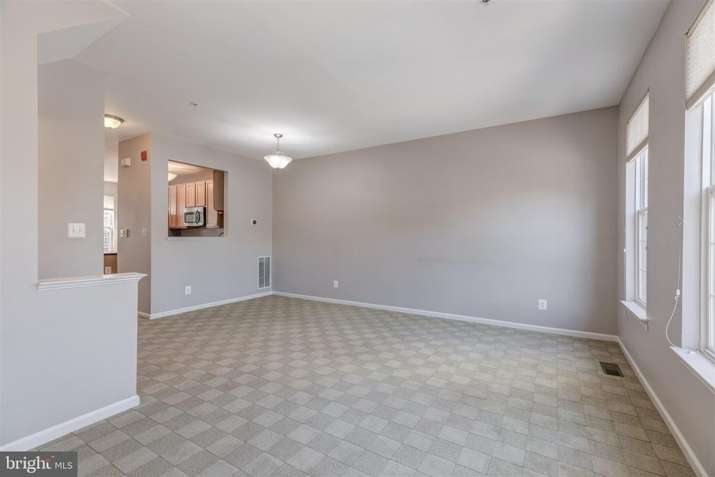 5140 Donovan Drive - Photo 4