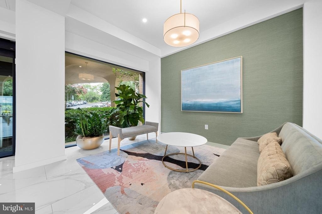 501 Slaters Lane - Photo 4