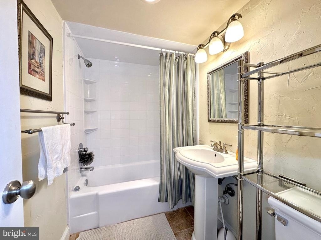 501 Slaters Lane - Photo 45
