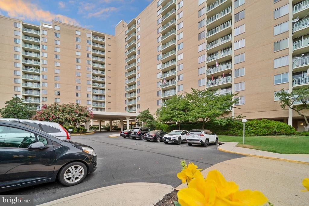 501 Slaters Lane - Photo 1