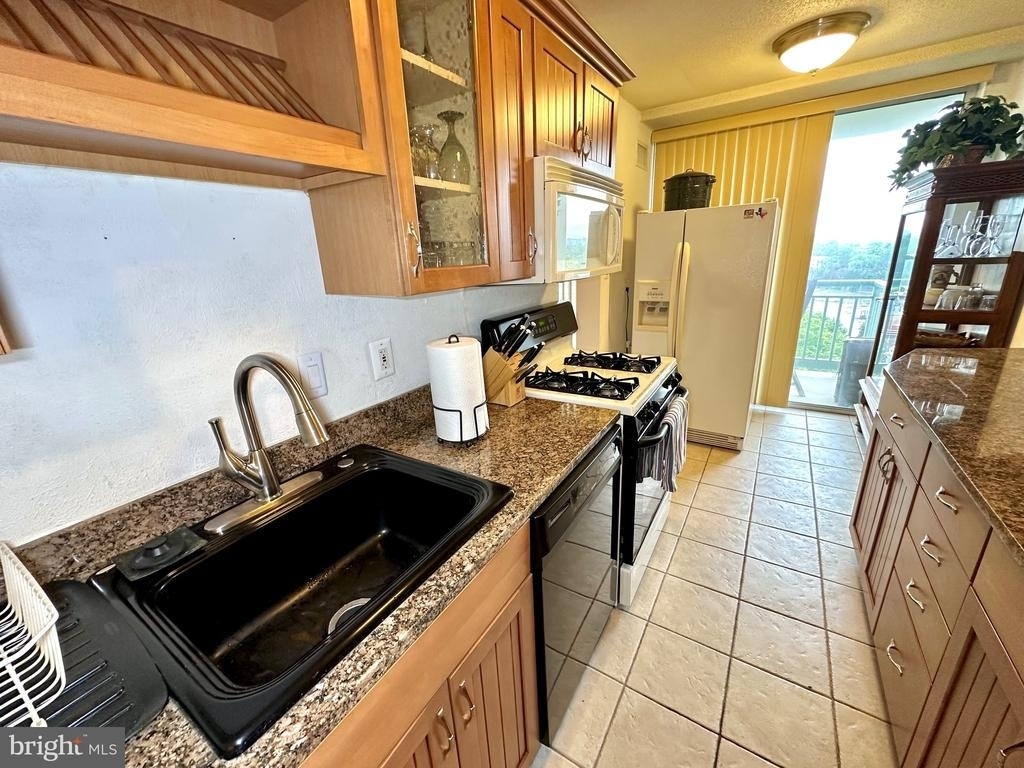 501 Slaters Lane - Photo 42
