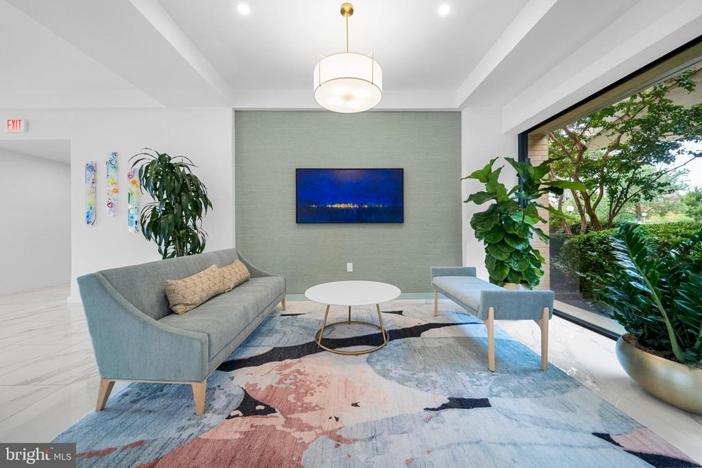 501 Slaters Lane - Photo 3