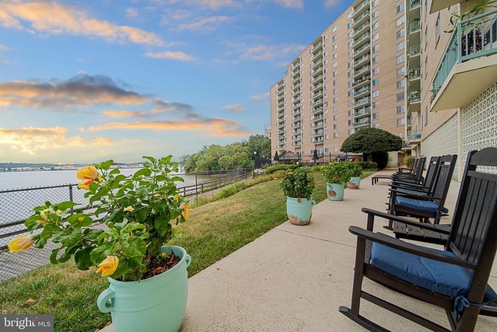 501 Slaters Lane - Photo 10