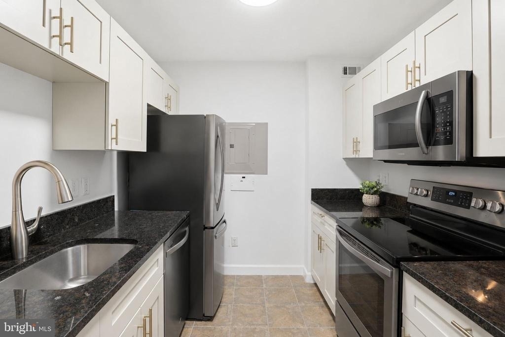200 N Pickett Street - Photo 6