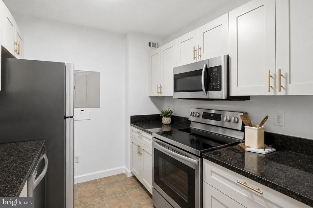 200 N Pickett Street - Photo 4