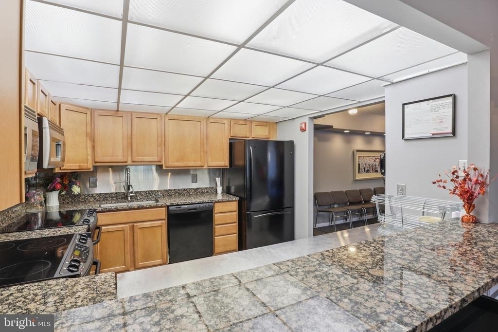 200 N Pickett Street - Photo 34