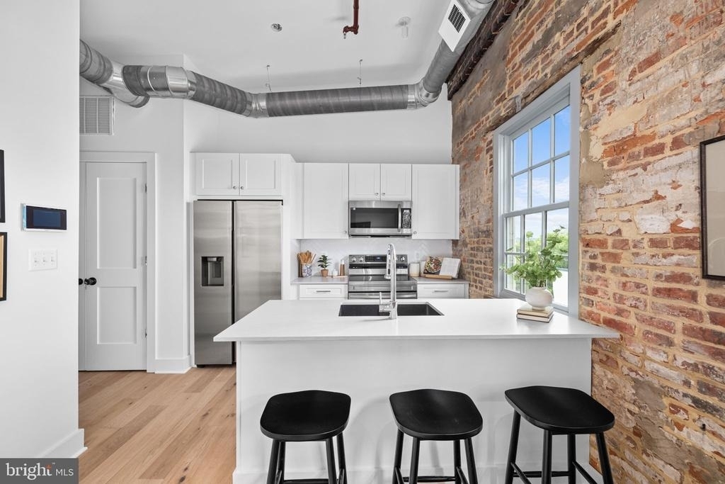 901 King Street - Photo 0