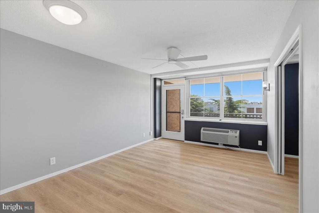 2030 N Adams Street N - Photo 6