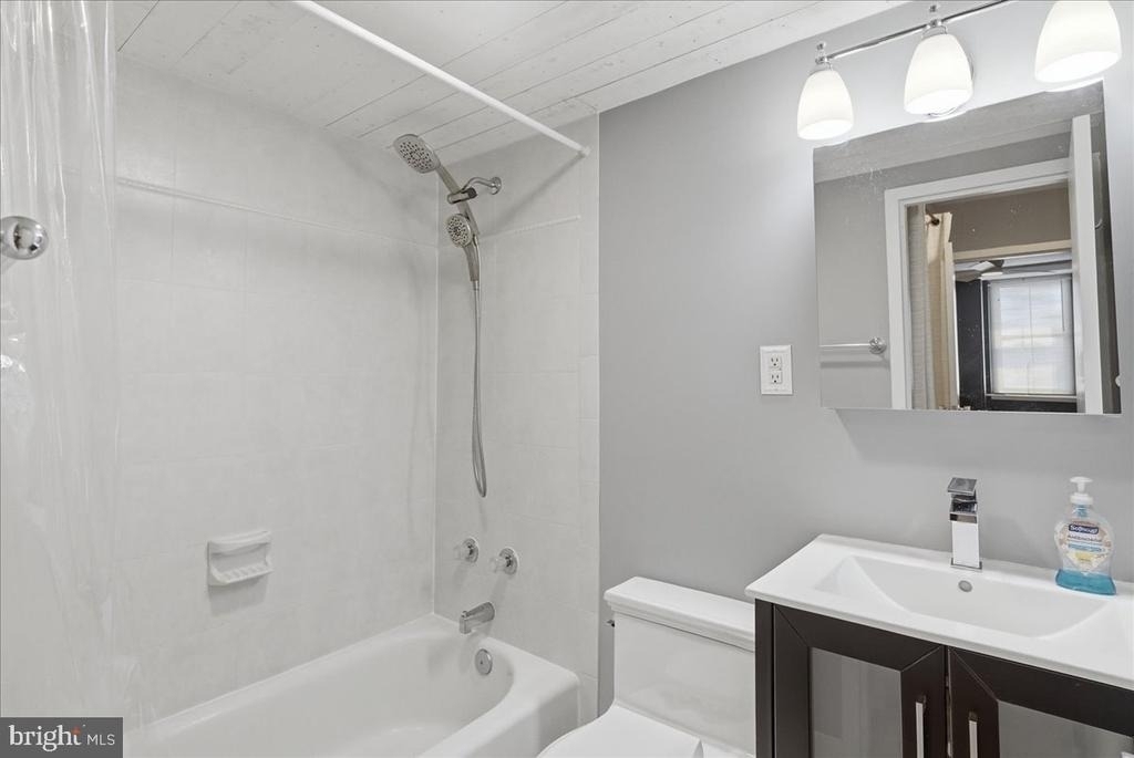 2030 N Adams Street N - Photo 13