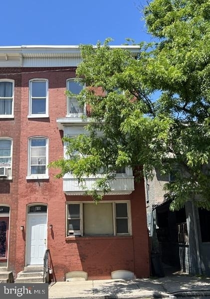 819 E Market Street - Photo 0
