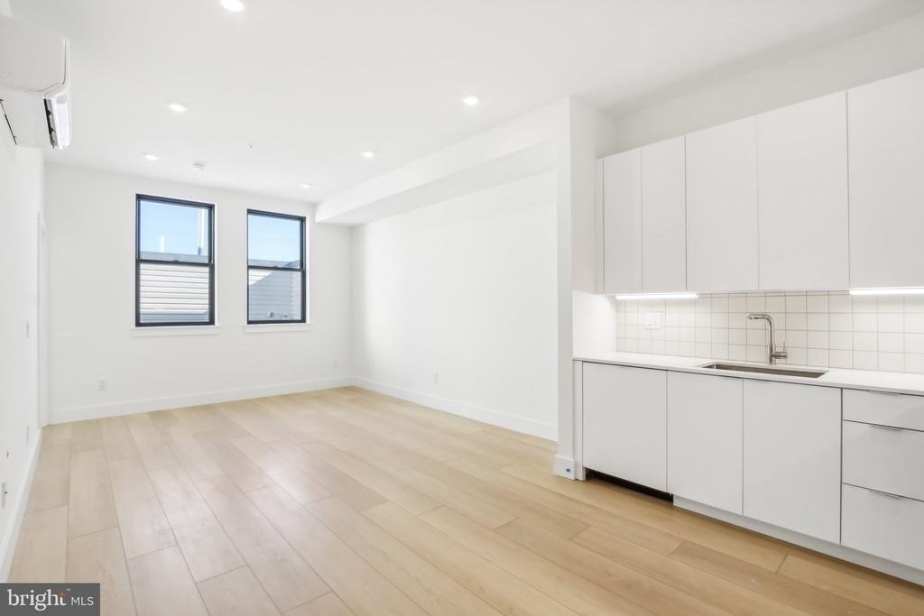 2406 Frankford Avenue - Photo 3