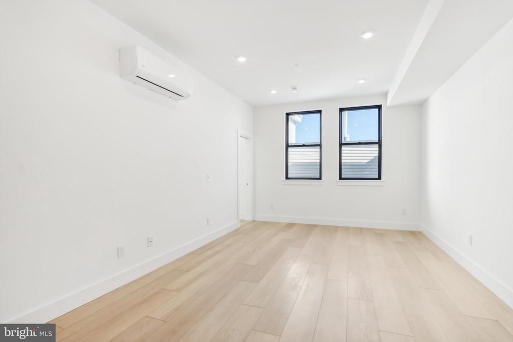 2406 Frankford Avenue - Photo 4