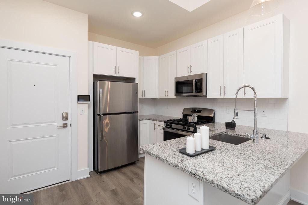 962 N 8th Street - Photo 5