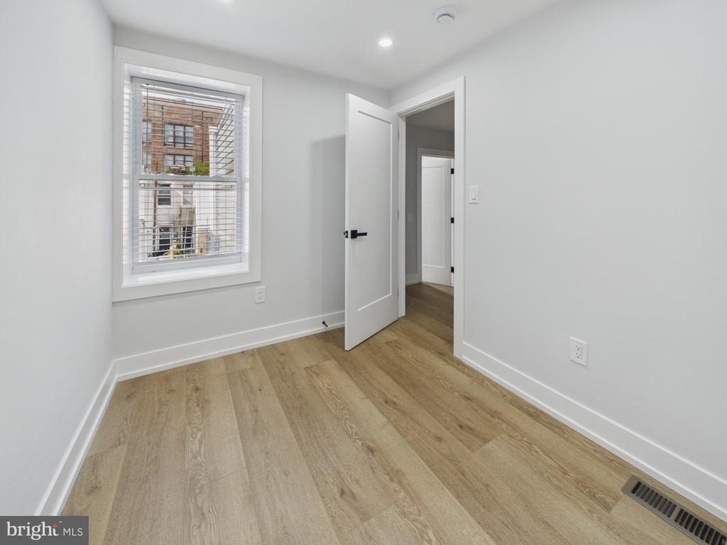 2229 Oakford Street - Photo 11