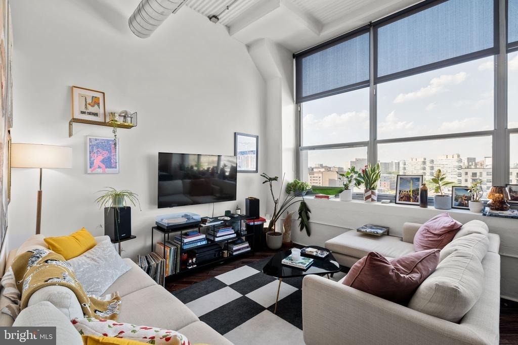 2200 Arch Street - Photo 2