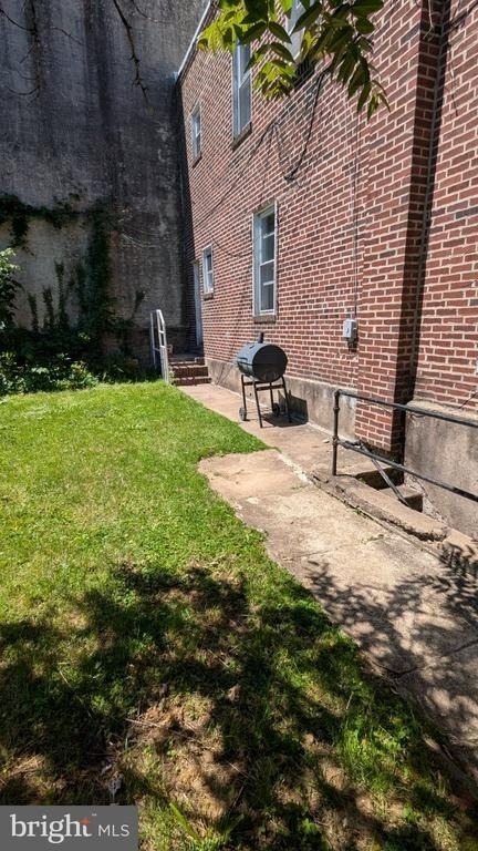 412 E Walnut Lane - Photo 2