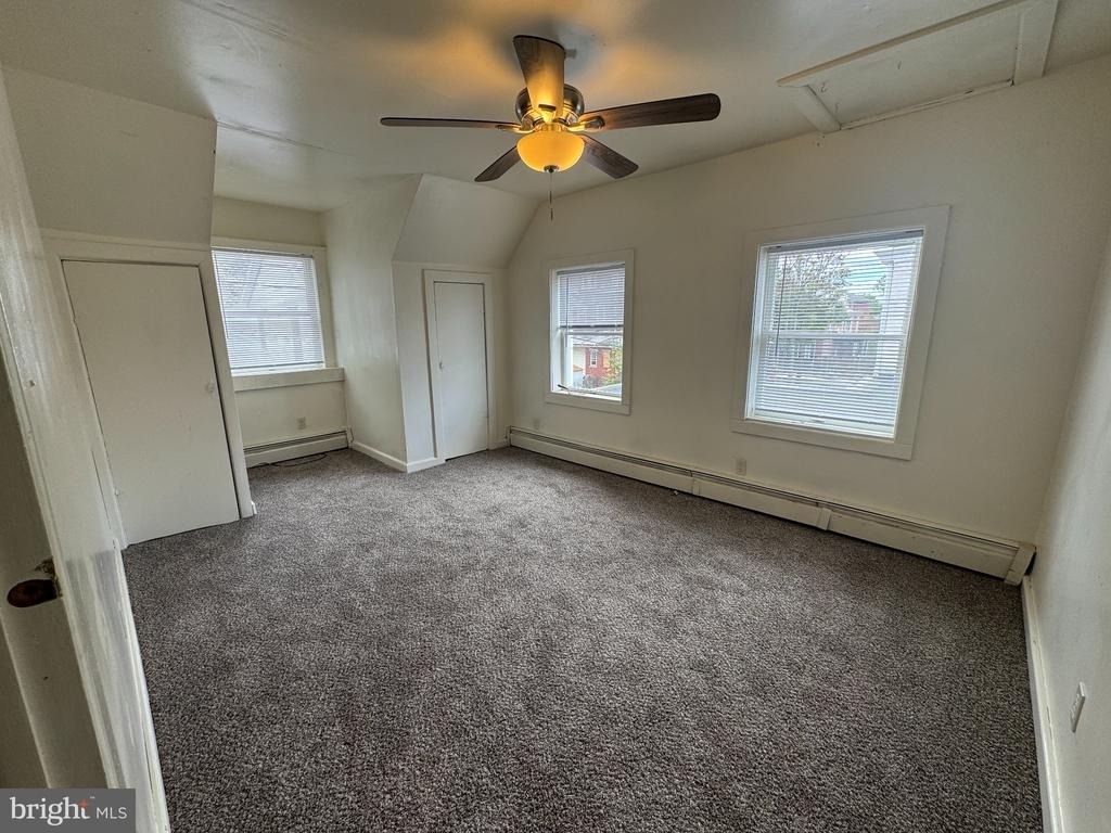 261 N York Street - Photo 3