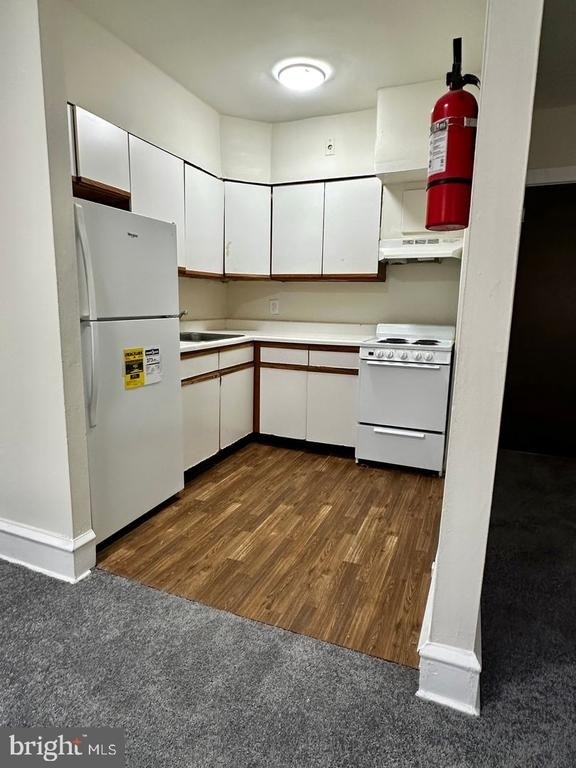 260 N Wycombe Ave - Photo 2