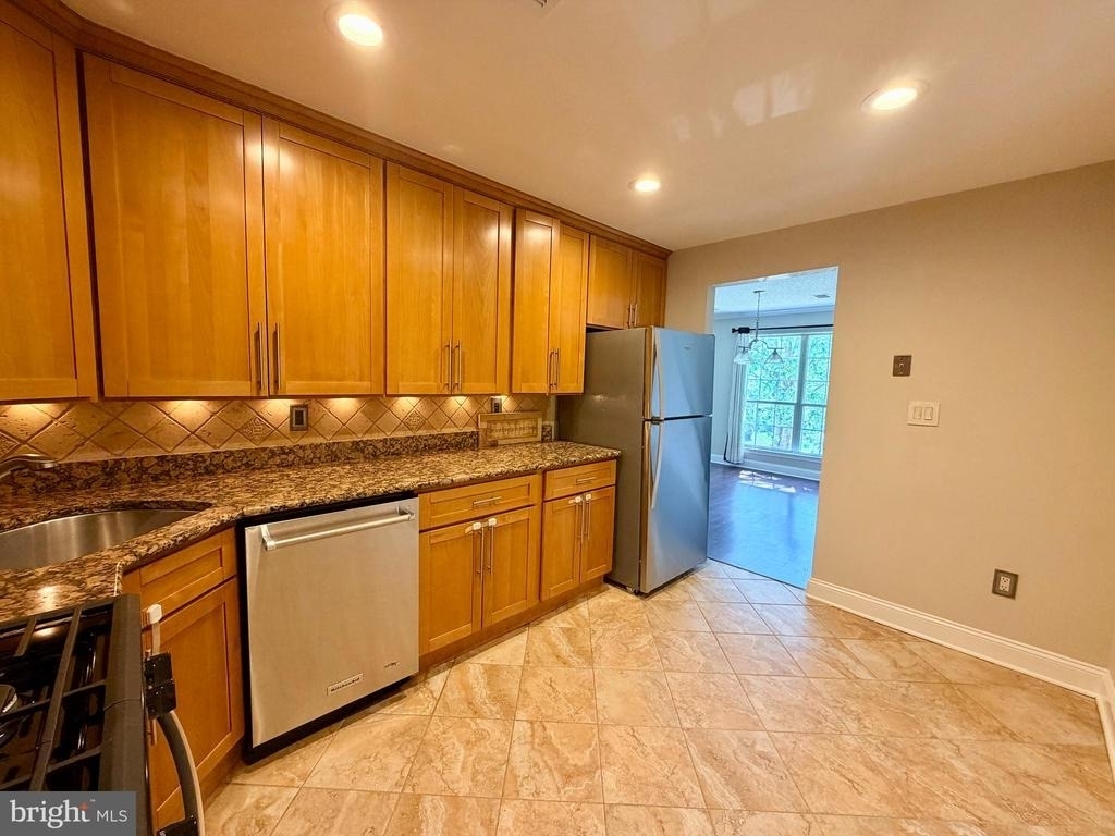196 Sapphire La - Photo 7