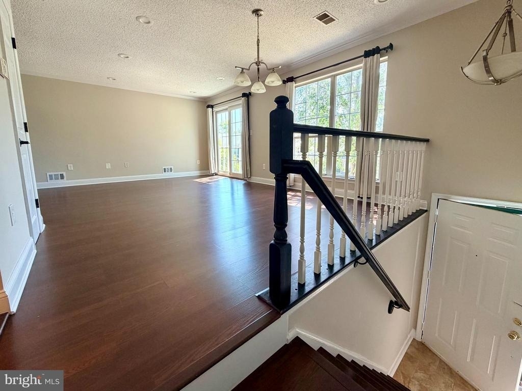 196 Sapphire La - Photo 1
